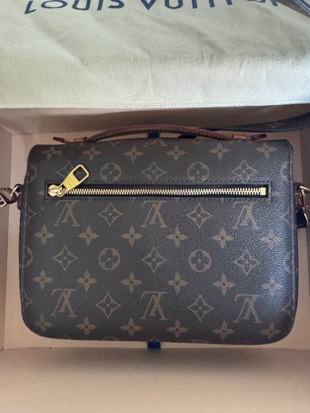 "Authentic Louis Vuitton Monogram Pochette Métis - Good Condition" - Picture 4 of 16
